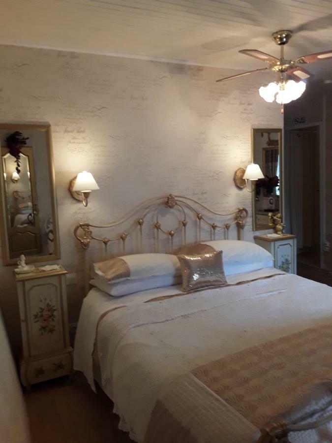 Bed and Breakfast Moulin De La Civiere Kergrist-Moelou Экстерьер фото